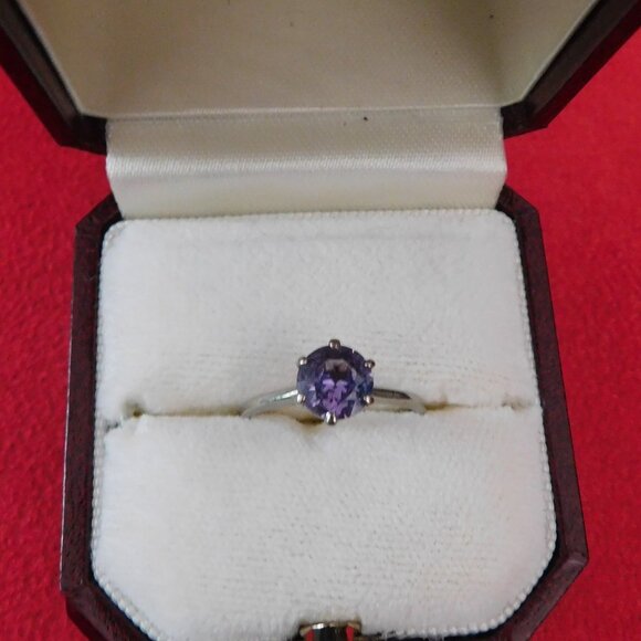 Ladies 10K White Gold Ring with Amethyst Stone - Picture 3 of 3